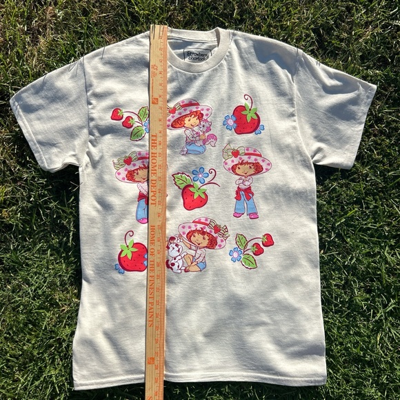 Strawberry shortcake t-Shirt size large - Picture 6 of 7